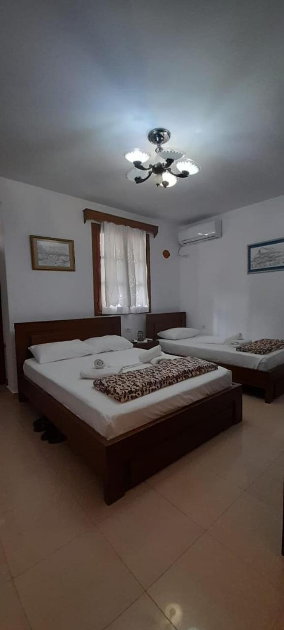 Apartment Altin In Old Town Berat Bagian luar foto